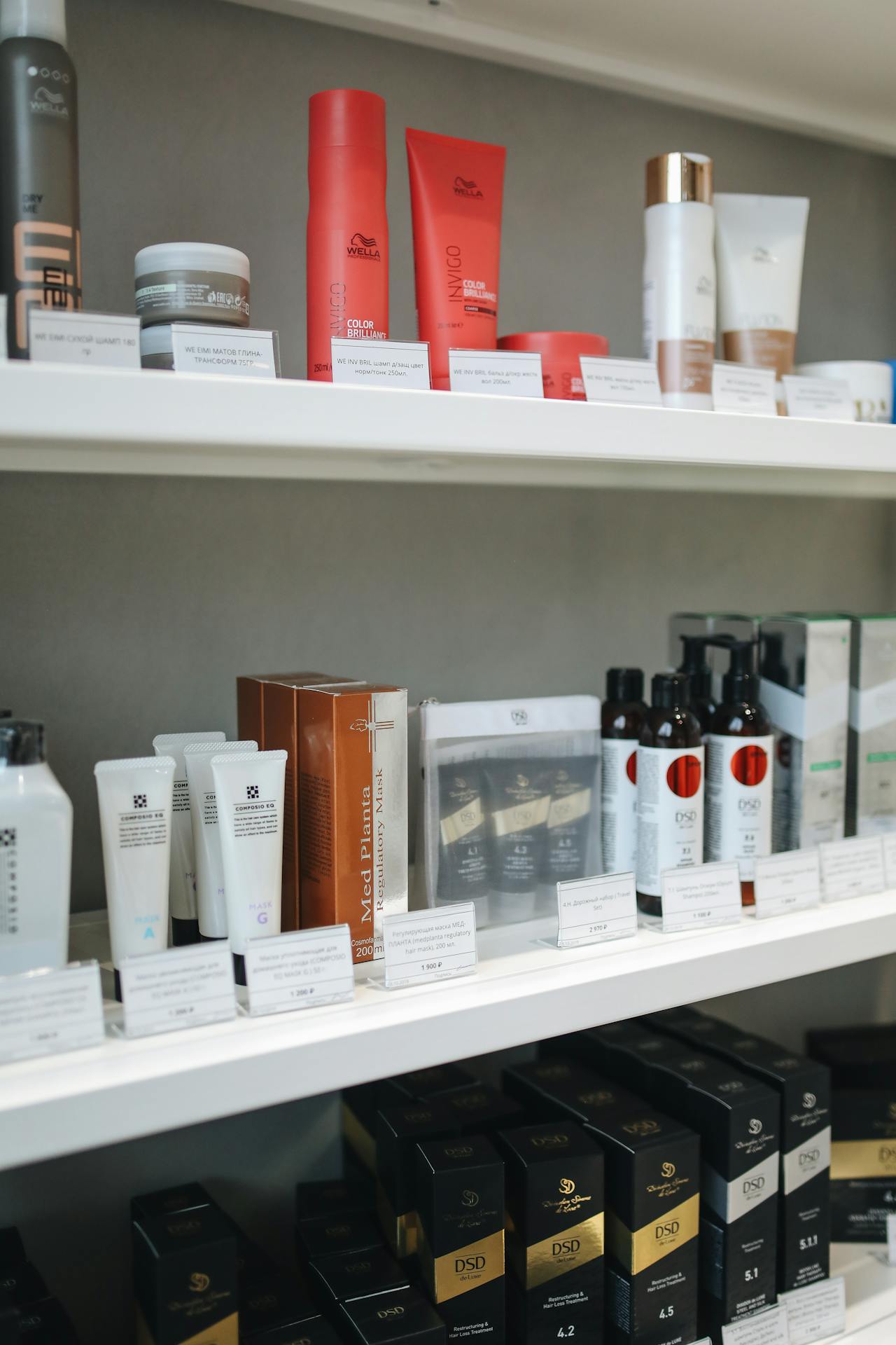 Store setup and branding assistance with Gurukrupa Beauty Parlour Franchise in India